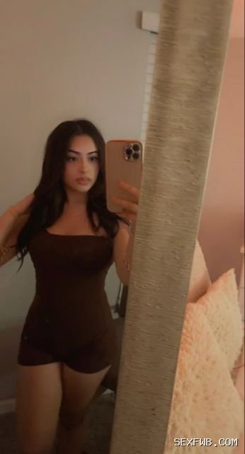 Joven muñequita sexy